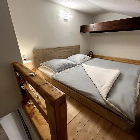 Blackberry Apartment Tale